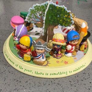 12 Happy Hatters Merry Miniatures + Display Stand - Dated 2000 - No Packaging